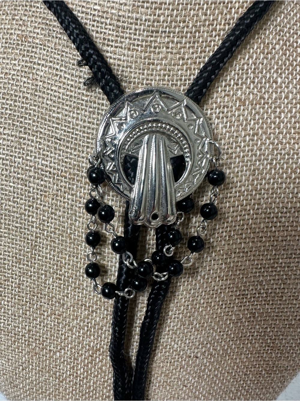 Vintage Western Bolo Tie Black Beaded Silver Tone Unisex Cowboy Southwestern - Picture 2 of 3